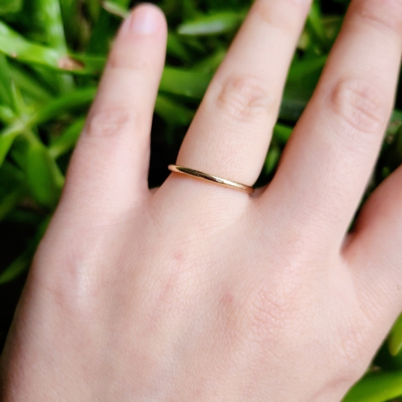 New Simple Classic Gold Ring Band - Picture 2 of 7